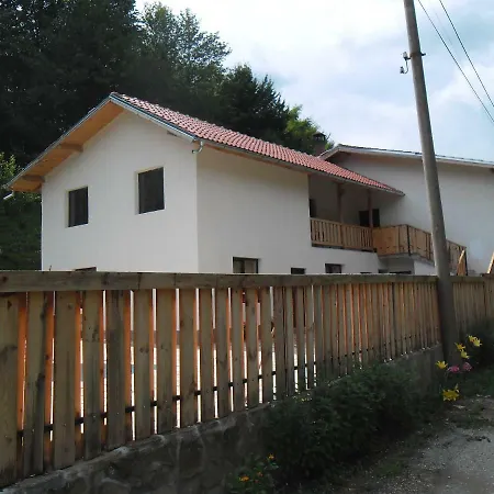 招待所 Руменовата Къща Beli Osŭm